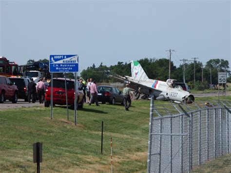 Fighter Jet Crashes In Eden Prairie Cbs Minnesota