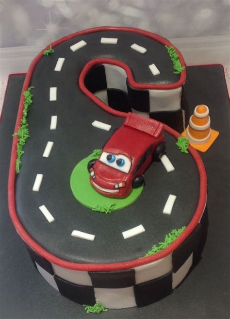 Choosing a cake for a birthday boy should be an enjoyable experience, there are so many themes. Lightning McQueen cars birthday cake for a 6 year old ...