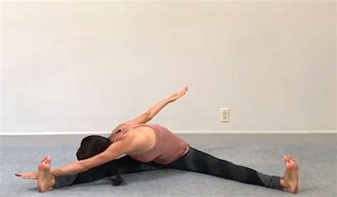 Get Dancer Flexible With These 5 Mini Stretches That Loosen Tight