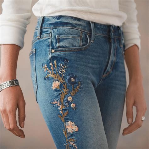 Embroidered Straight Leg Stretch High Rise Jeans Sejorita