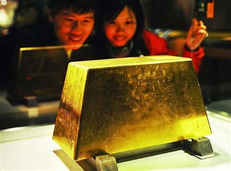 The Worlds Largest Gold Bar Stands At 250 Kg 551 Lb Measuring 455