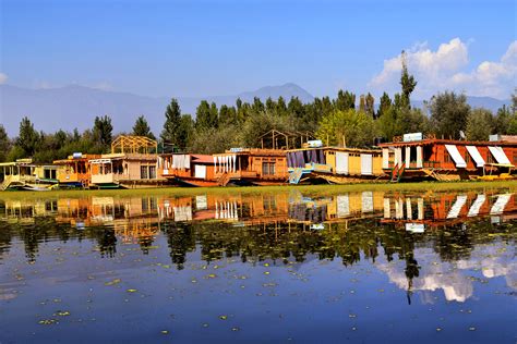 Choosing The Best Srinagar Houseboat What To Consider