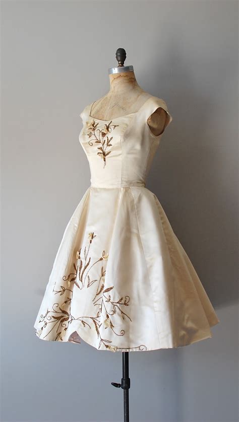 Technically, this was an ultra simple project, and relatively inexpensive. dear golden | vintage: 1950s wedding ♥ An Impossible Dream ...