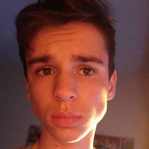João titterington gomes cravinho (coimbra, 16 de junho de 1964) é um professor universitário (faculdade de economia da universidade de coimbra), político e diplomata português. João Sousa (YouTube Star) - Bio, Family, Trivia | Famous ...