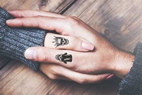 skull finger tattoos skull couple tattoo knuckle tattoos finger tattoo designs couples