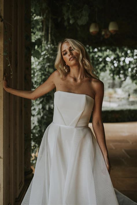 The Best Wedding Dresses For Big Boobs And Big Busts In 2021