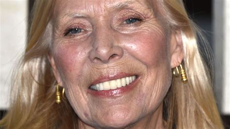 Joni Mitchell ‘not In A Coma And Expected To Make A Full Recovery Huffpost Uk Entertainment