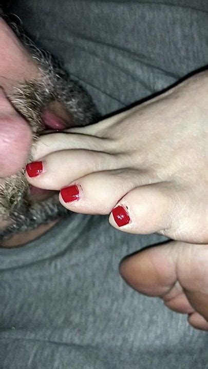 WIFES WRINKLED SOLES AND SEXY TOES UP CLOSE XHamster