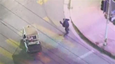 Los Angeles Us Police Officers Chase Stolen Golf Cart Through San Fernando Valley Us News