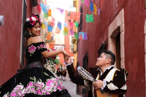 El Callejon Del Beso A Mexican Love Story