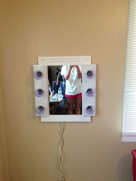 Do You Want To Make Diy Vanity Mirror Try This Diy Vanity Mirrors With