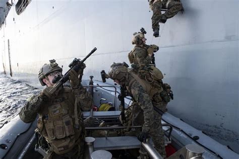 🇺🇸♠️ Marines Assigned To The 31st Marine Expeditionary Unit Meu