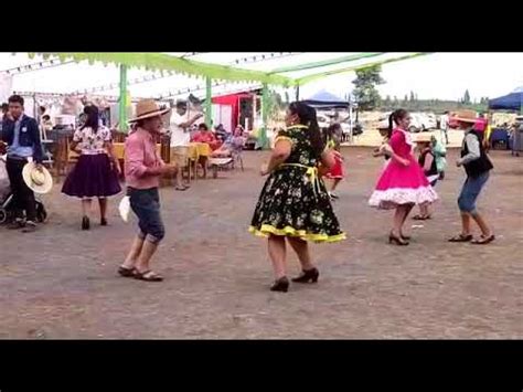 Pero, aunque el baile era popular, la palabra guarachar la guaracha hoy día es muy popular en cuba (según tengo entendido) y puerto rico (de eso estoy. El piojo y la pulga, baile guaracha - YouTube