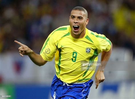 Ronaldo olmak, futbol dünyasına bir başka ronaldo geldikten sonra 'gerçek ronaldo' olarak tanınmaktı. eigentlich Ronaldo Luis Nazario de Lima Sportler, Fussball ...