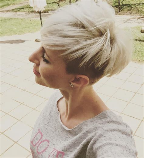All haircuts for girls fundamentally serve the purpose of providing a medium to express oneself through. 10 Stylish Pixie Haircuts for Female - NiceStyles