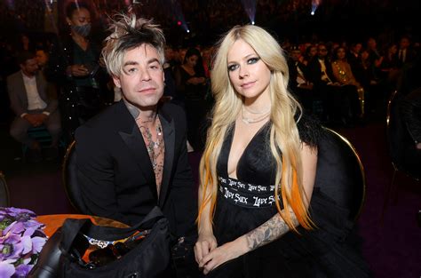 Avril Lavigne Is Engaged To Mod Sun Photos Billboard