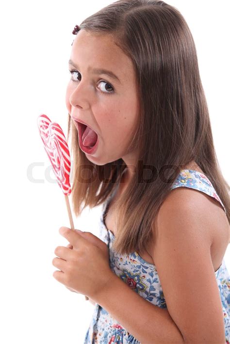 Mädchen isst Herz Lutschbonbonknall Stock Bild Colourbox