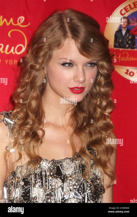 Taylor Swift Unveils Wax Figure At Madame Tussauds Hi Res Stock