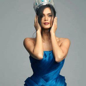 Miss Universe Pia Wurtzbach Almost Nude Shows Her Body In Bikini