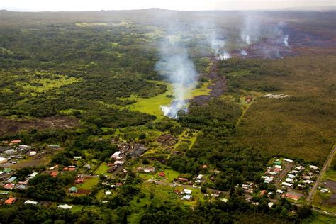 Lava Flow From Hawaiis Kilauea Volcano Threatens Town Abc News