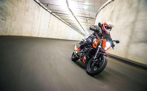 A 110 section tire is used at the front and a 150 section wheel at the rear. 2016 KTM 125 Duke Review