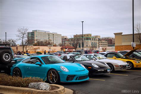 Porsches In Parking Lot For A Thanksgiving Meet