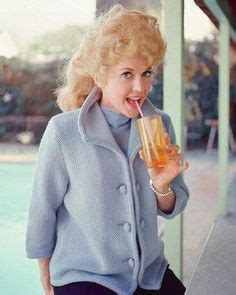 Donna Douglas Who Played Elly May Clampett On The Tv Show The Beverly