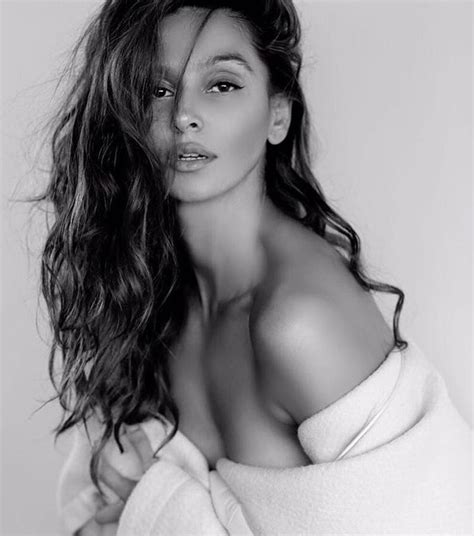 10 hot pictures of shibani dandekar that are too hot to handle