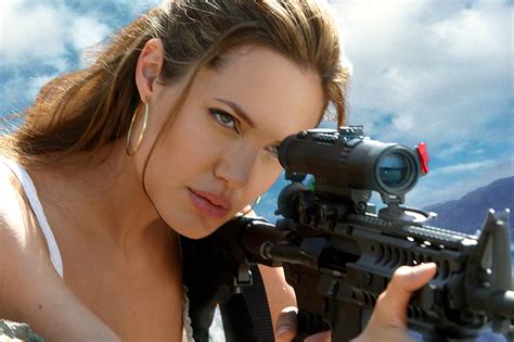 Angelina Weapon Romantic Mrs Jolie Action Smith Mr And Mrs Smith P Gun Comedy Hd