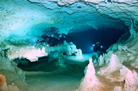 Cave Diving At Its Best Cave Photography Underwater Caves Cave