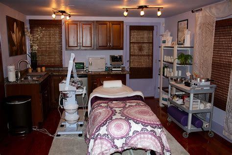 Sheilas Esthetician Room ~ Love Everything But The Throw Cover Home
