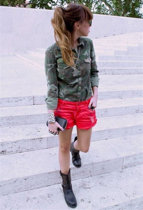 Https://wstravely.com/outfit/combat Boots And Shorts Outfit