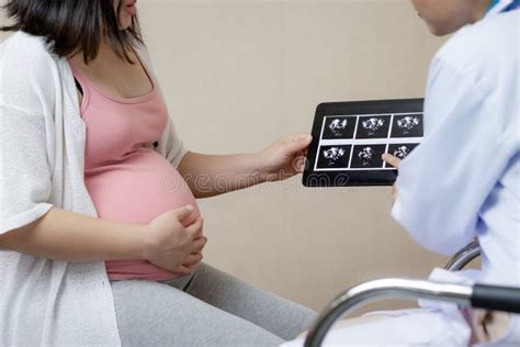 Pregnant Woman And Gynecologist Doctor At Hospital Stock Image Image Of Hospital Medical