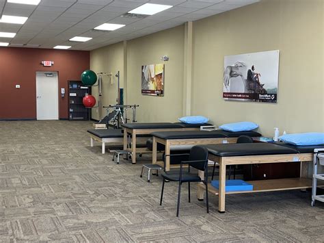 Physical Therapy in Biloxi, MS - Cedar Lake | BenchMark Physical Therapy