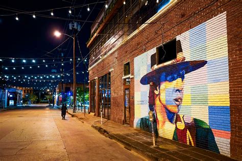 Deep Ellum To Go Where To Get Takeout Barbecue Burgers Sushi Beer