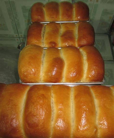 Cara membuat roti sobek baking pan 1.siapkan 270 gr tepung pro tinggi campurkan 1/2 fermipan/ragi instan, 3 sdm/60gr gula pasir, 1 bks/30 gr susu bubuk. Resep Roti Sobek | Resep roti, Resep, Roti