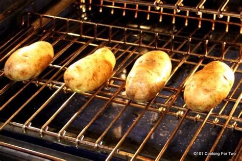 This easy recipe has instructions for every cooking method! Bake Potatoes At 425 : How to Bake a Potato: The Very Best Recipe | Kitchn : Heat the oven to 425°f.