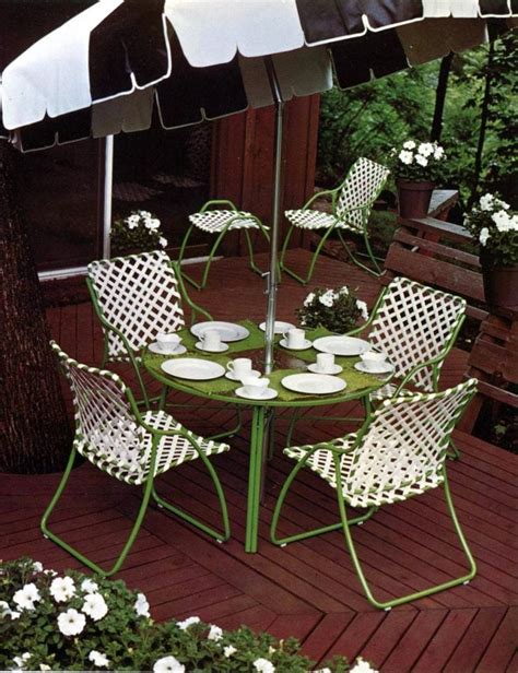 See 60 Vintage Patio Furniture Sets That Offered Outdoor Relaxation The