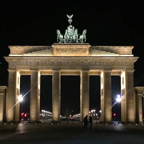 Das Brandenburger Tor Am Pariser Platz Berlin Creme Guides