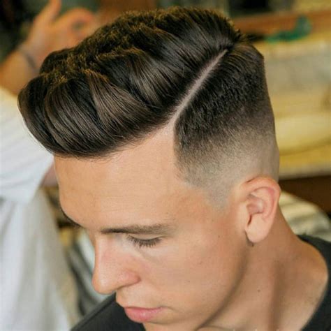 Está es un técnica fácil para los principiantes que le gusta la barbería. 21 Best Mid Fade Haircuts (2020 Guide)