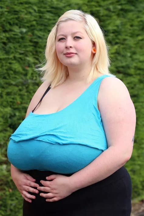 Usa Woman With Giant 42n Breasts Told By Doctors Her Boobs Arent Big Enough For Nhs Operation