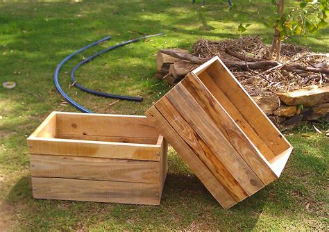 Recycled Pallet Crates Ana White