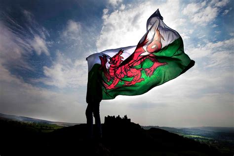 This dragon is a distant descendant of the draco standard the union flag is unique and special but wales wins with the dragon, respect. Welsh Flag Wallpaper (57+ images)