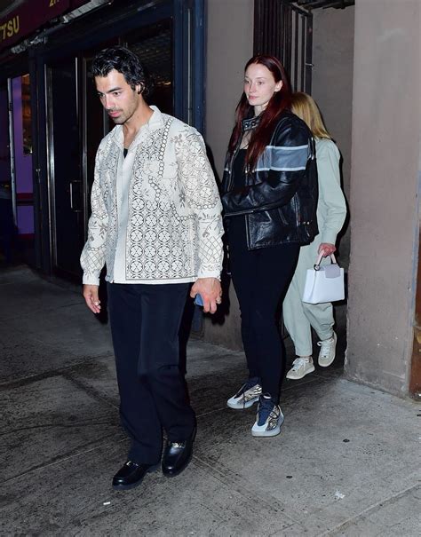 Pregnant Sophie Turner And Joe Jonas Out For Dinner At Emilio’s In New York 05 01 2022 Hawtcelebs