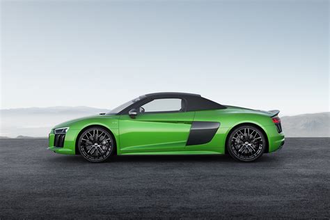 We had thought that the updated r8 would debut initially as a 2019 model, but it's been pushed back a year to 2020. 2018 Audi R8 Spyder V10 plus revealed - Photos (1 of 9)