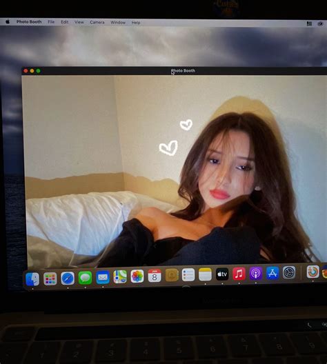 Macbook Selfie Laptop Pics Instagram Selfie Poses Instagram Ideas For