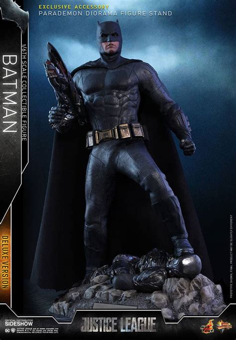 The figure stands about 12″ tall with over 30 points of articulation. Figurine Hot Toys Batman Deluxe Justice League - Deriv ...