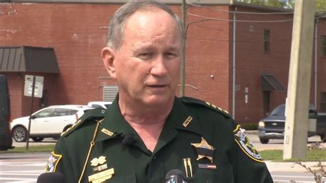 nassau county sheriff bill leeper updates manhunt for accused deputy shooter youtube