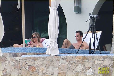 Jennifer Aniston Bikini Tanning With Justin Theroux Photo 2781421