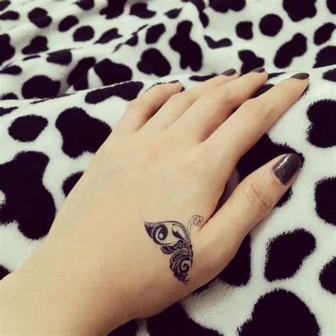 Flaunt your love for pizza by having a cute little pizza etched on your hand. 150 Cute Small Tattoos Ideas For Women (June 2020)